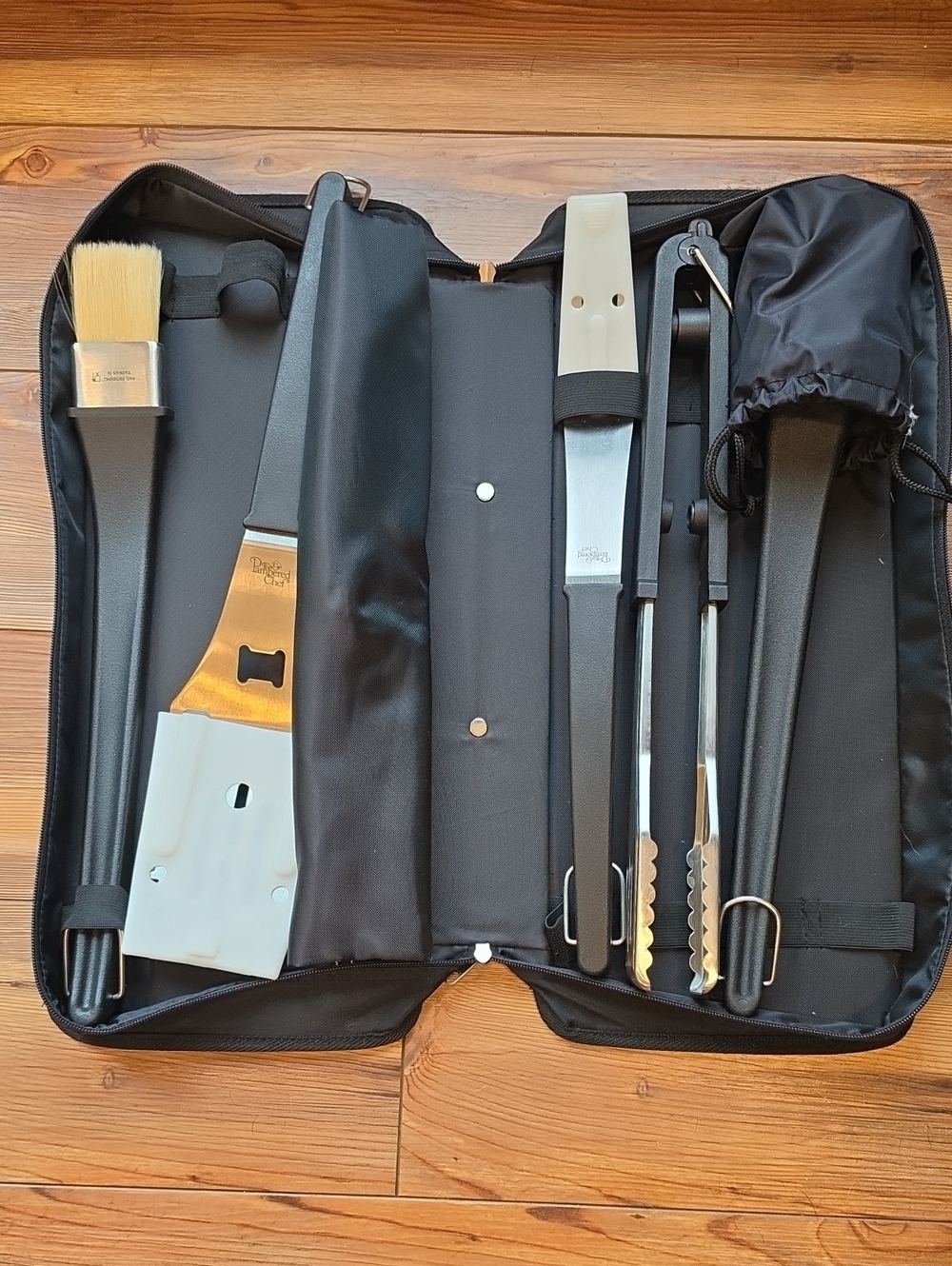 The Pampered Chef  5-Piece Grilling Set with Carry bag